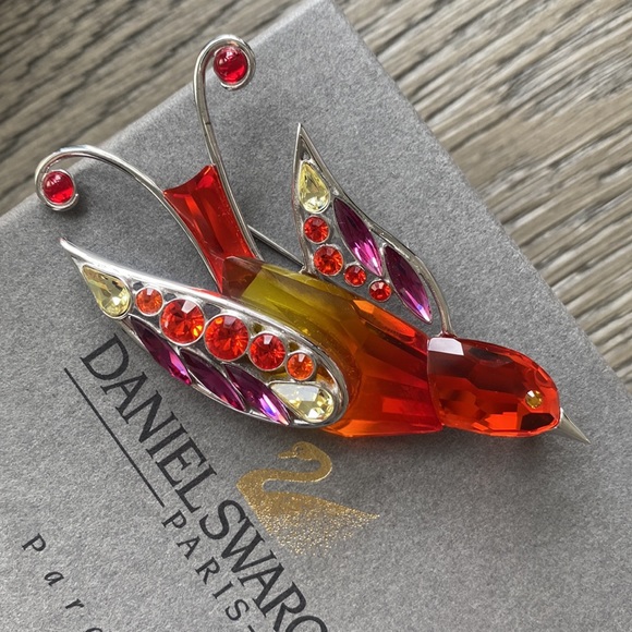 DANIEL SWAROVSKI CRYSTAL PARADISE BIRD PIN / BROOCH - Picture 4 of 4